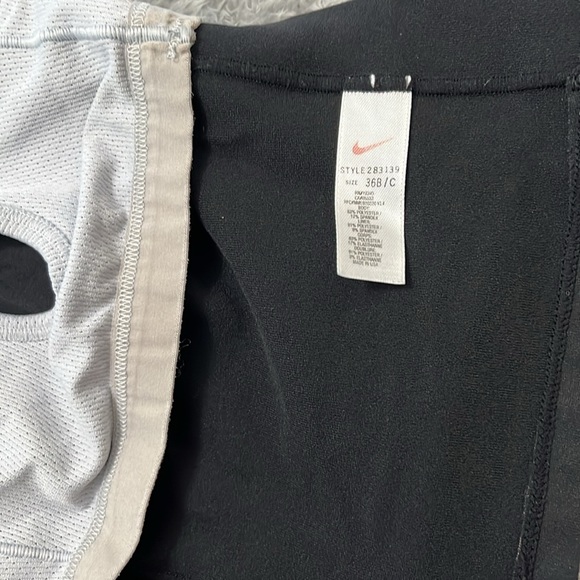 Lot of three Nike sports bras - Picture 4 of 10